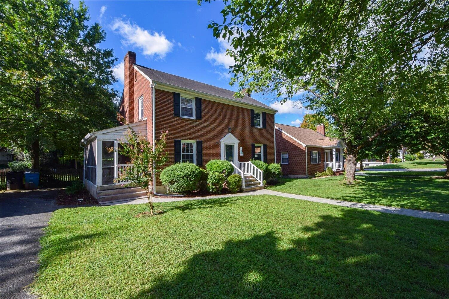 2414 Fairway DR - Photo 3
