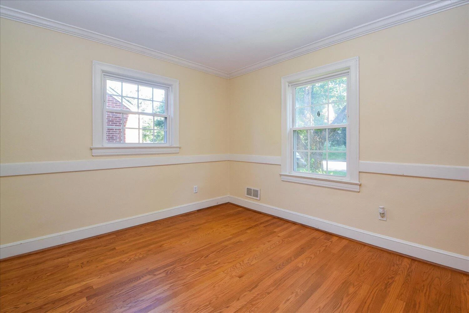 2414 Fairway DR - Photo 8