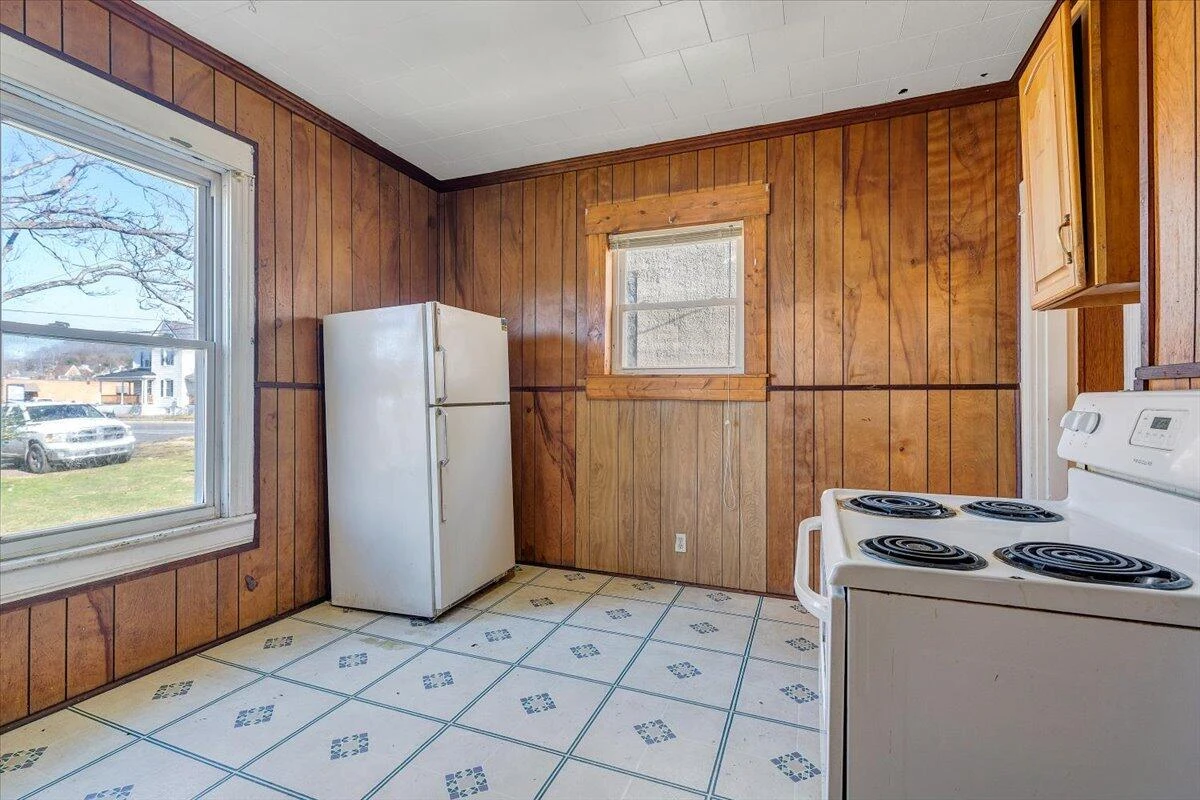 228 Beech ST - Photo 10