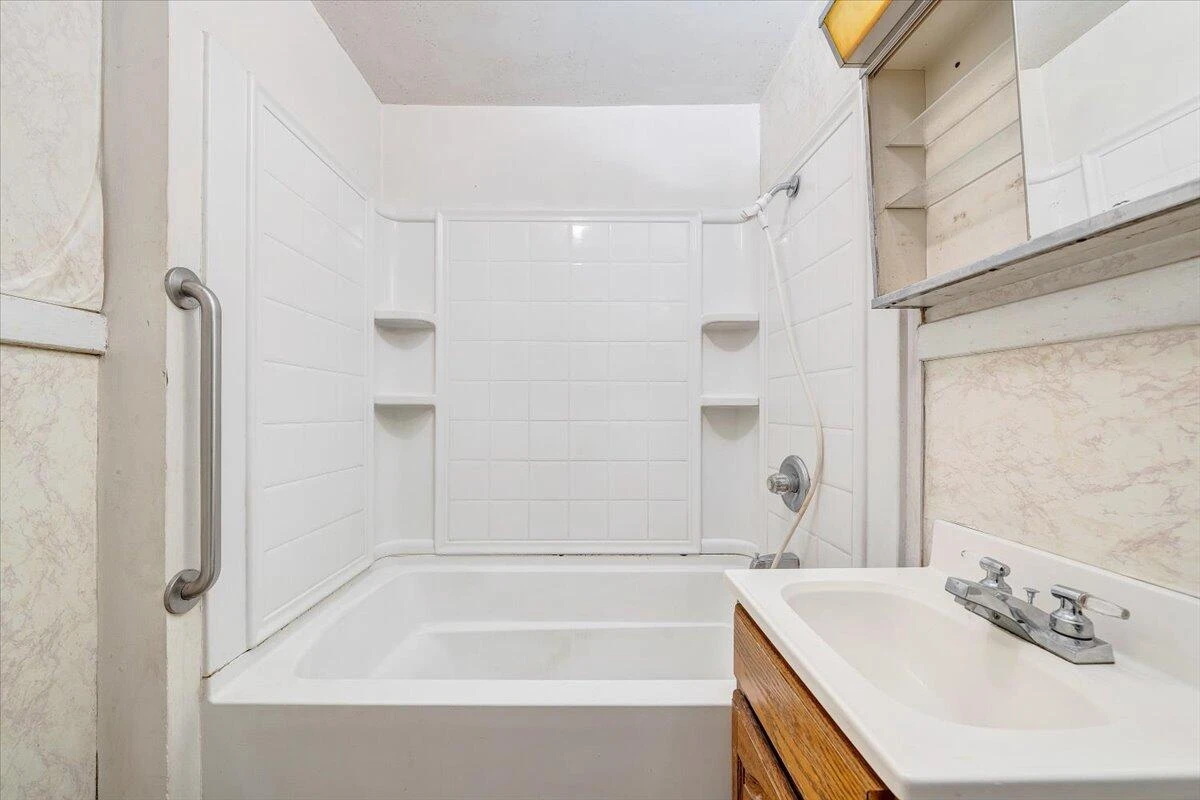 228 Beech ST - Photo 17