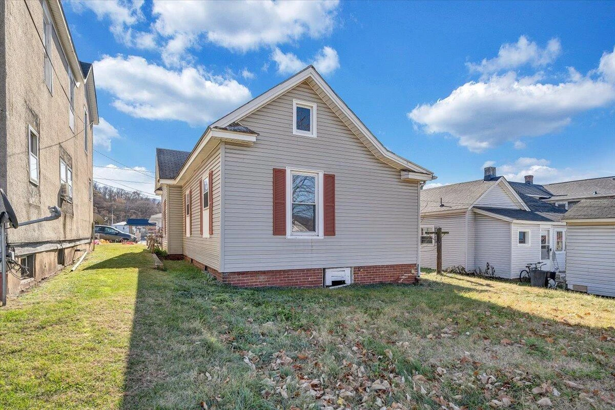 228 Beech ST - Photo 21