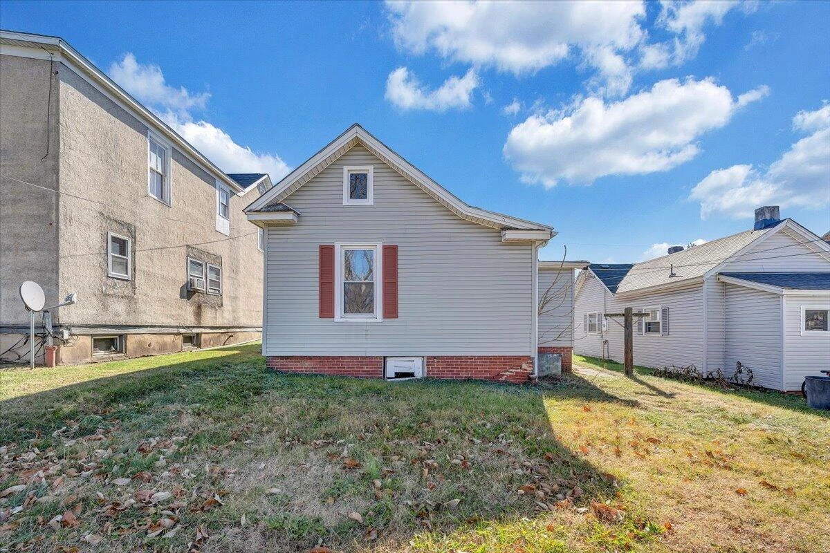 228 Beech ST - Photo 23