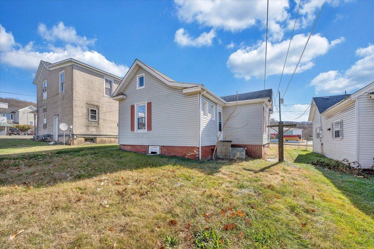 228 Beech ST - Photo 25