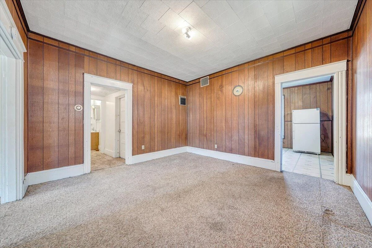 228 Beech ST - Photo 6