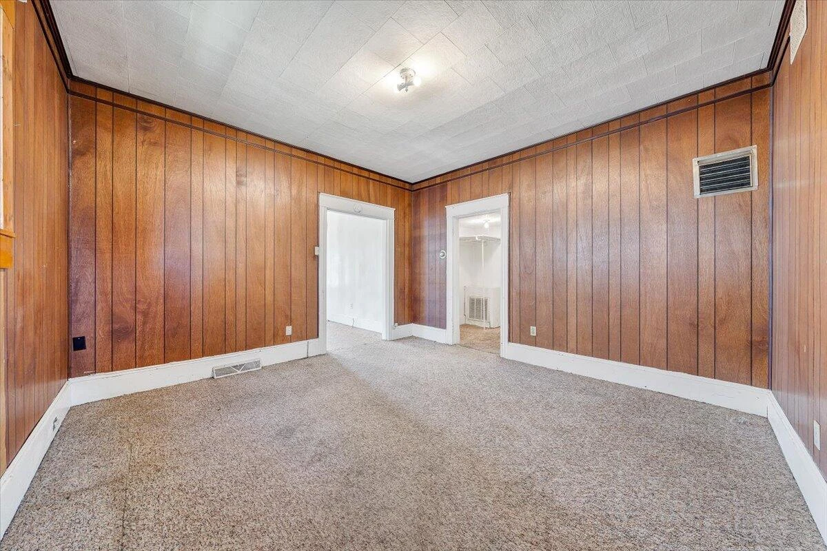 228 Beech ST - Photo 7
