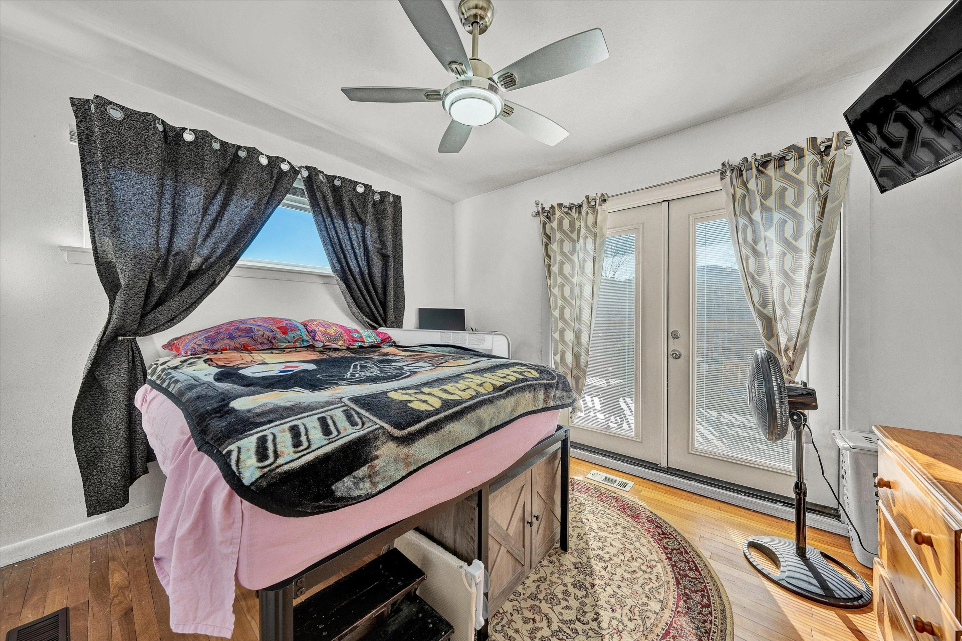 1019 Markham CIR - Photo 16