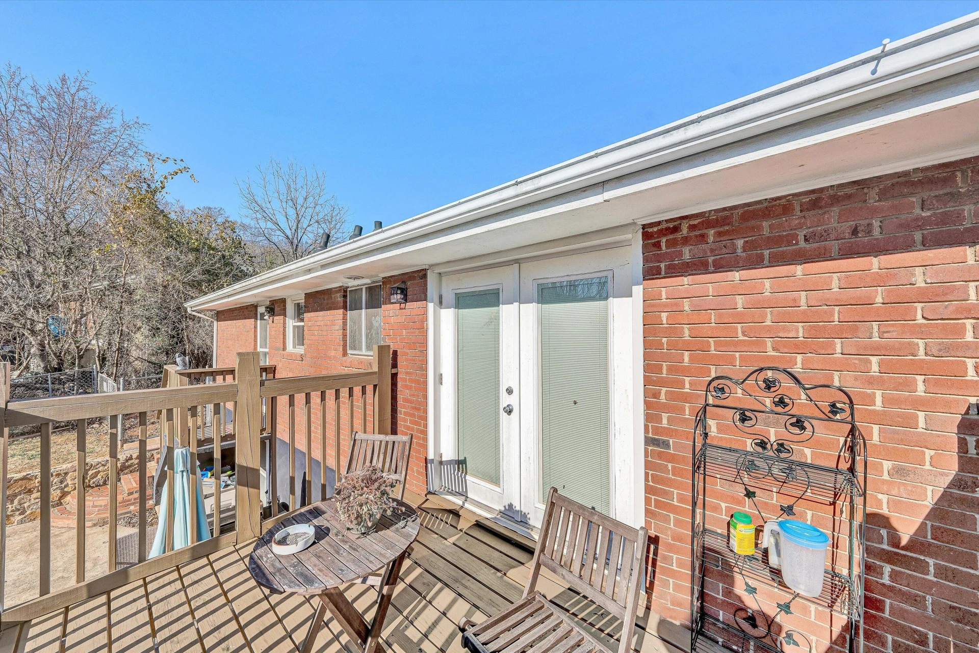 1019 Markham CIR - Photo 18