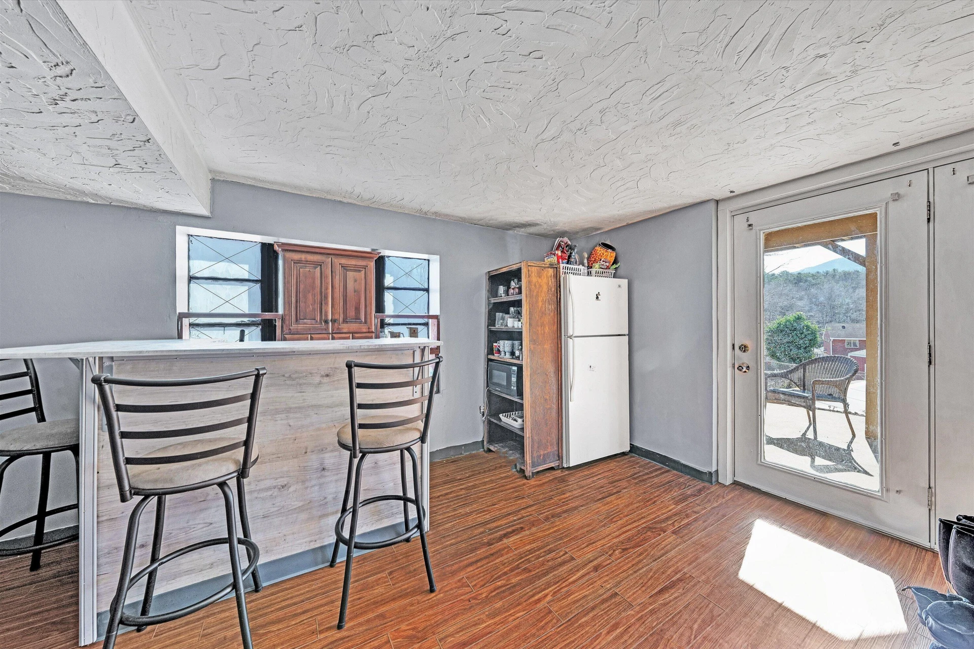 1019 Markham CIR - Photo 23