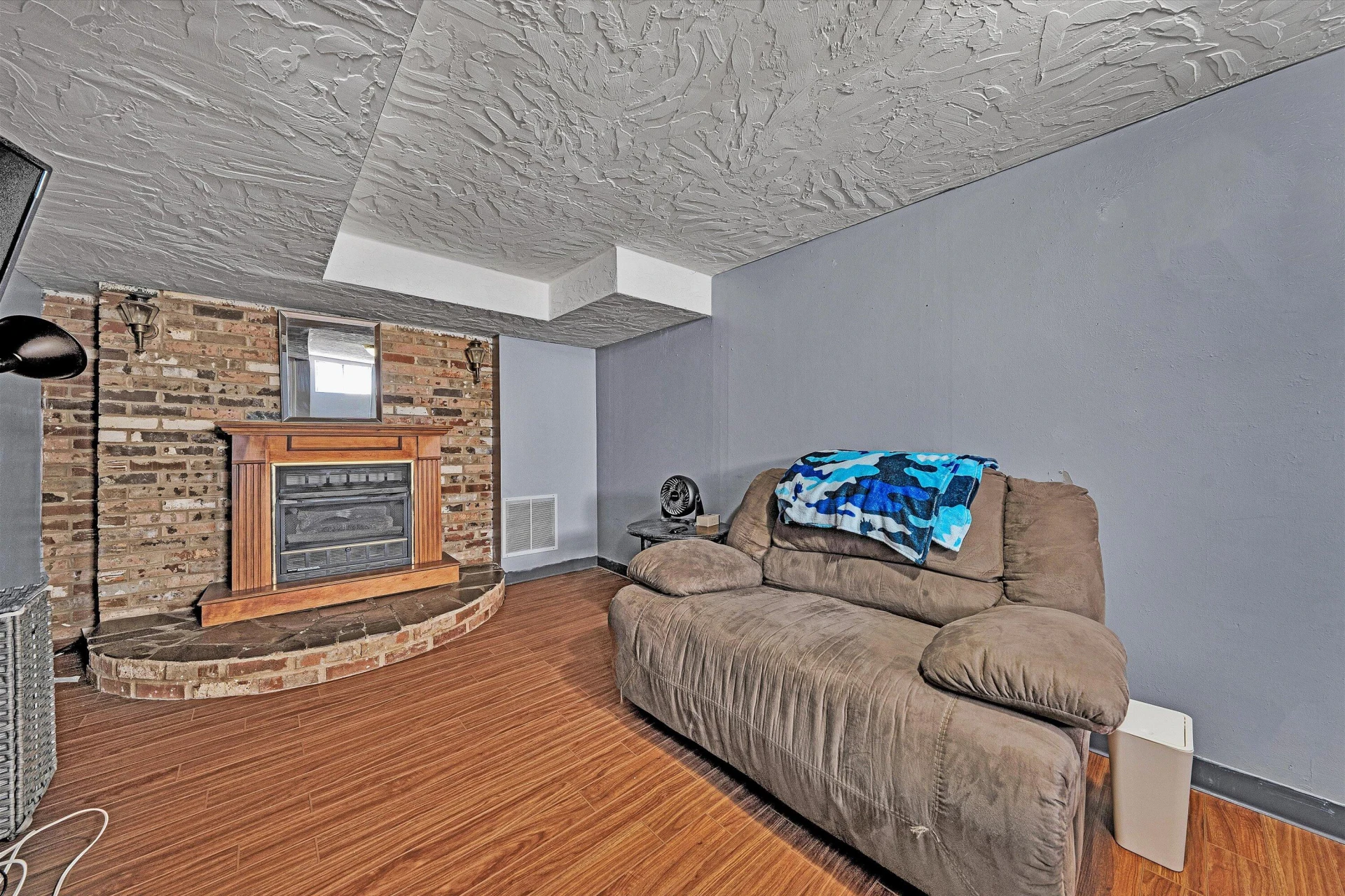1019 Markham CIR - Photo 26