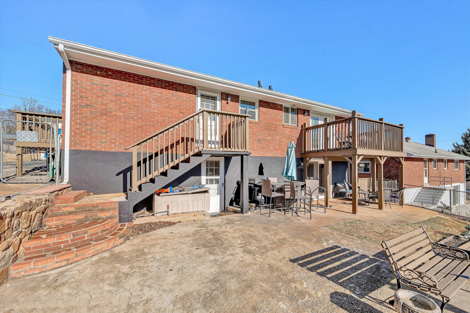 1019 Markham CIR - Photo 35