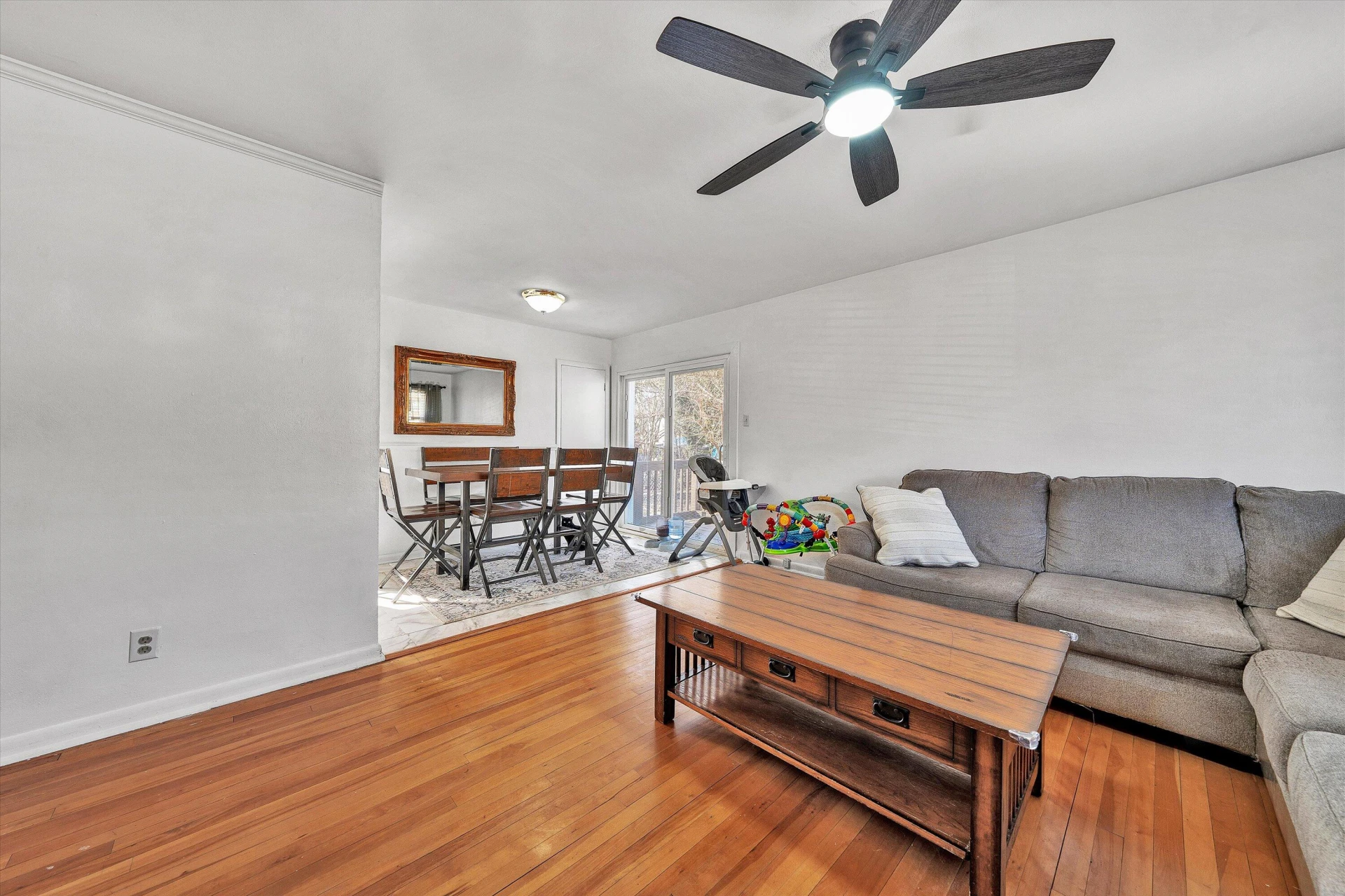 1019 Markham CIR - Photo 7