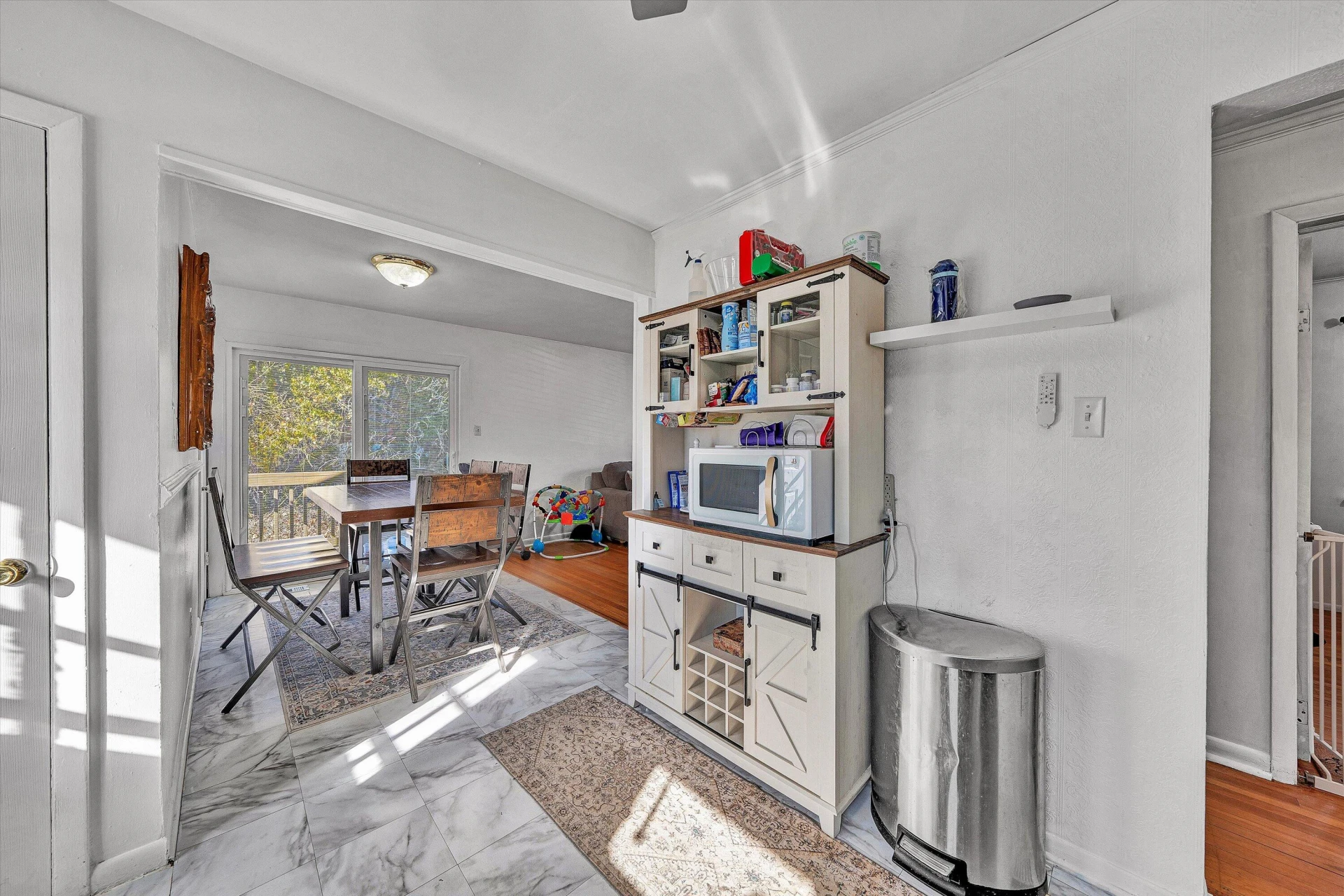 1019 Markham CIR - Photo 11