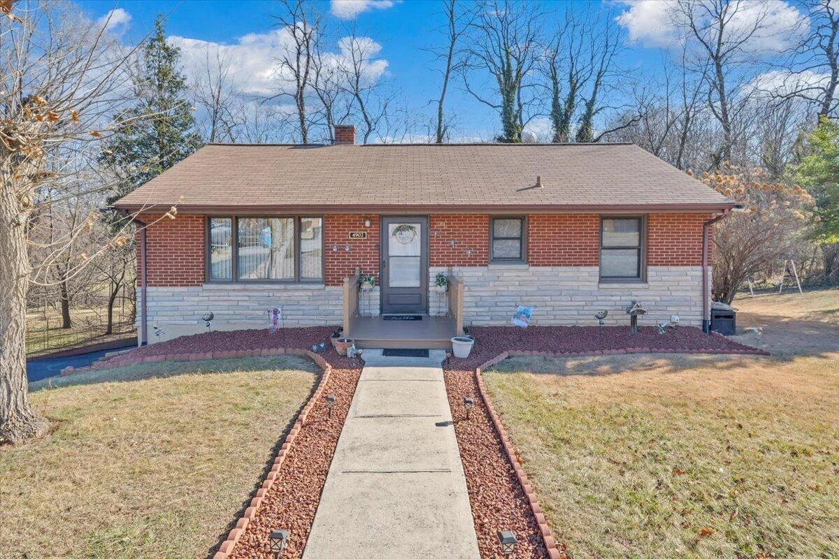 4902 Rowe Ridge RD - Photo 2