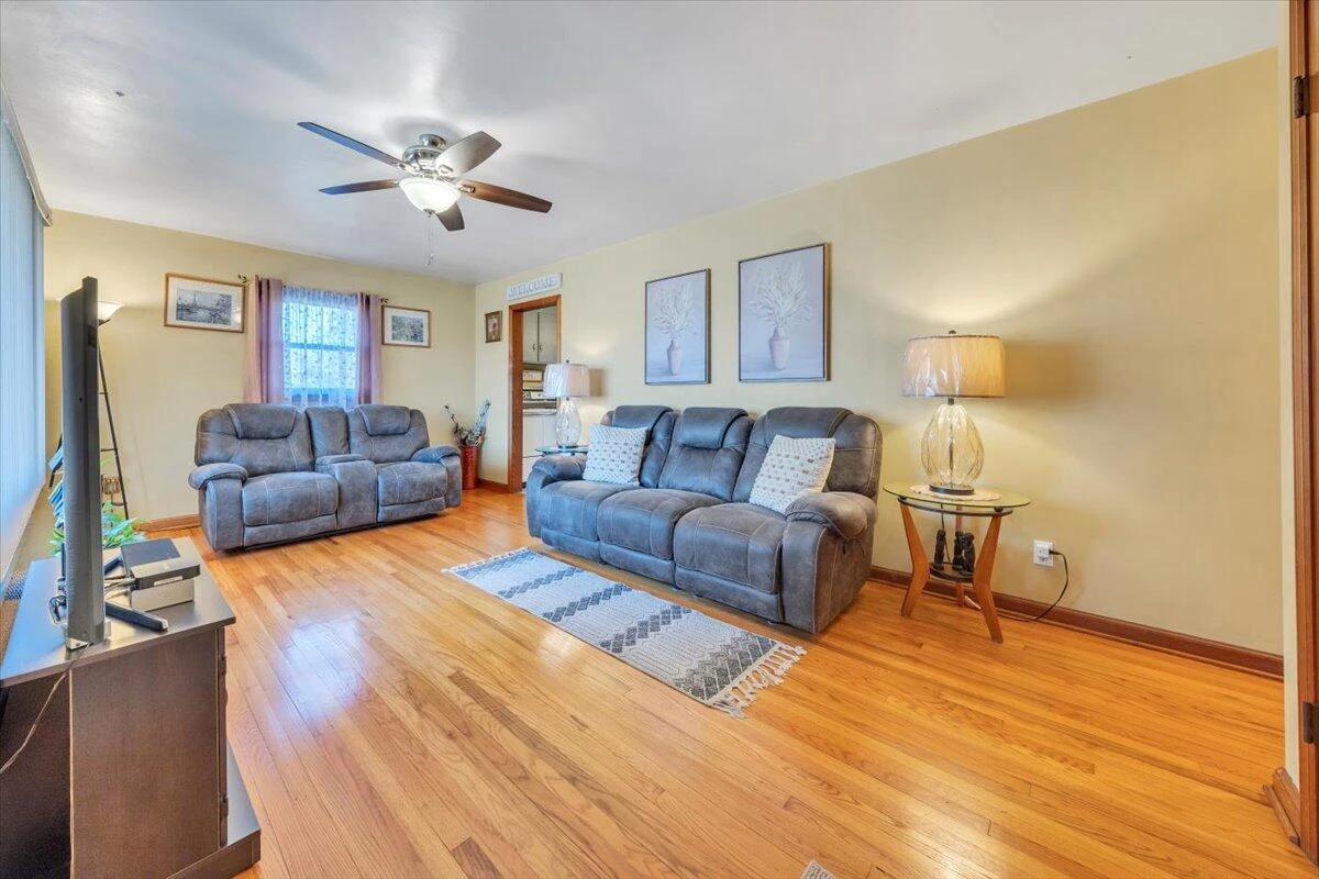 4902 Rowe Ridge RD - Photo 3