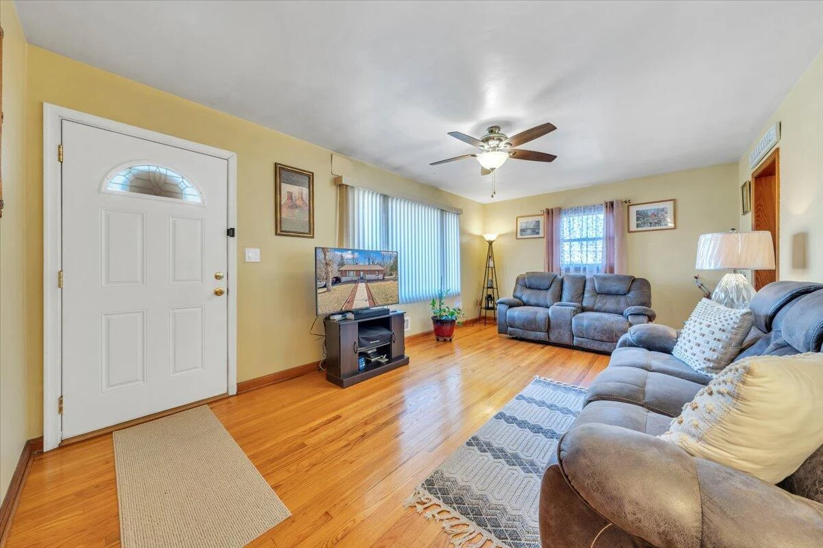 4902 Rowe Ridge RD - Photo 4