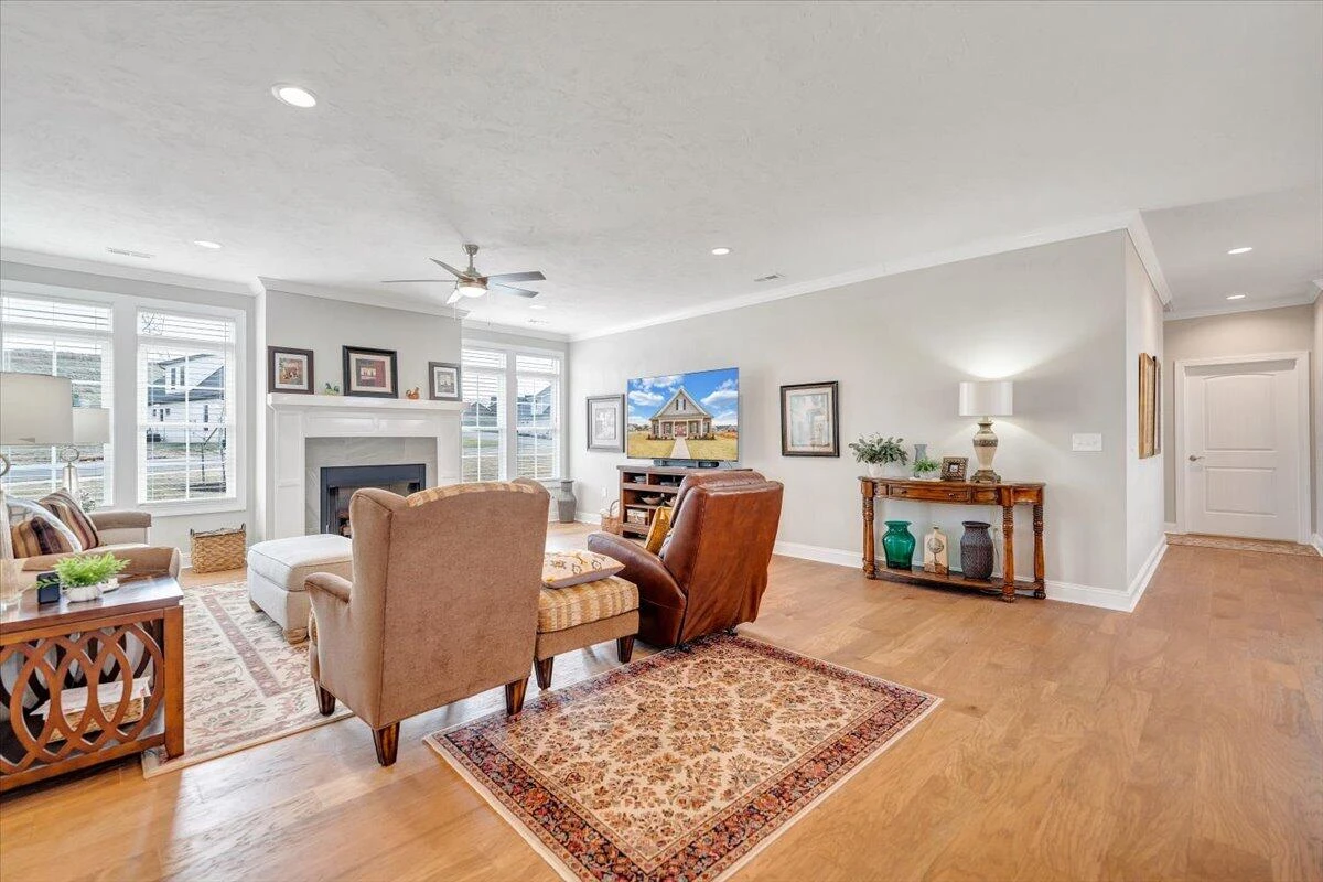 190 Merion CIR - Photo 8