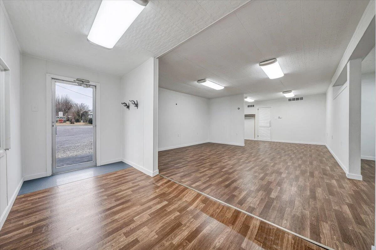 801 Bedford RD - Photo 5