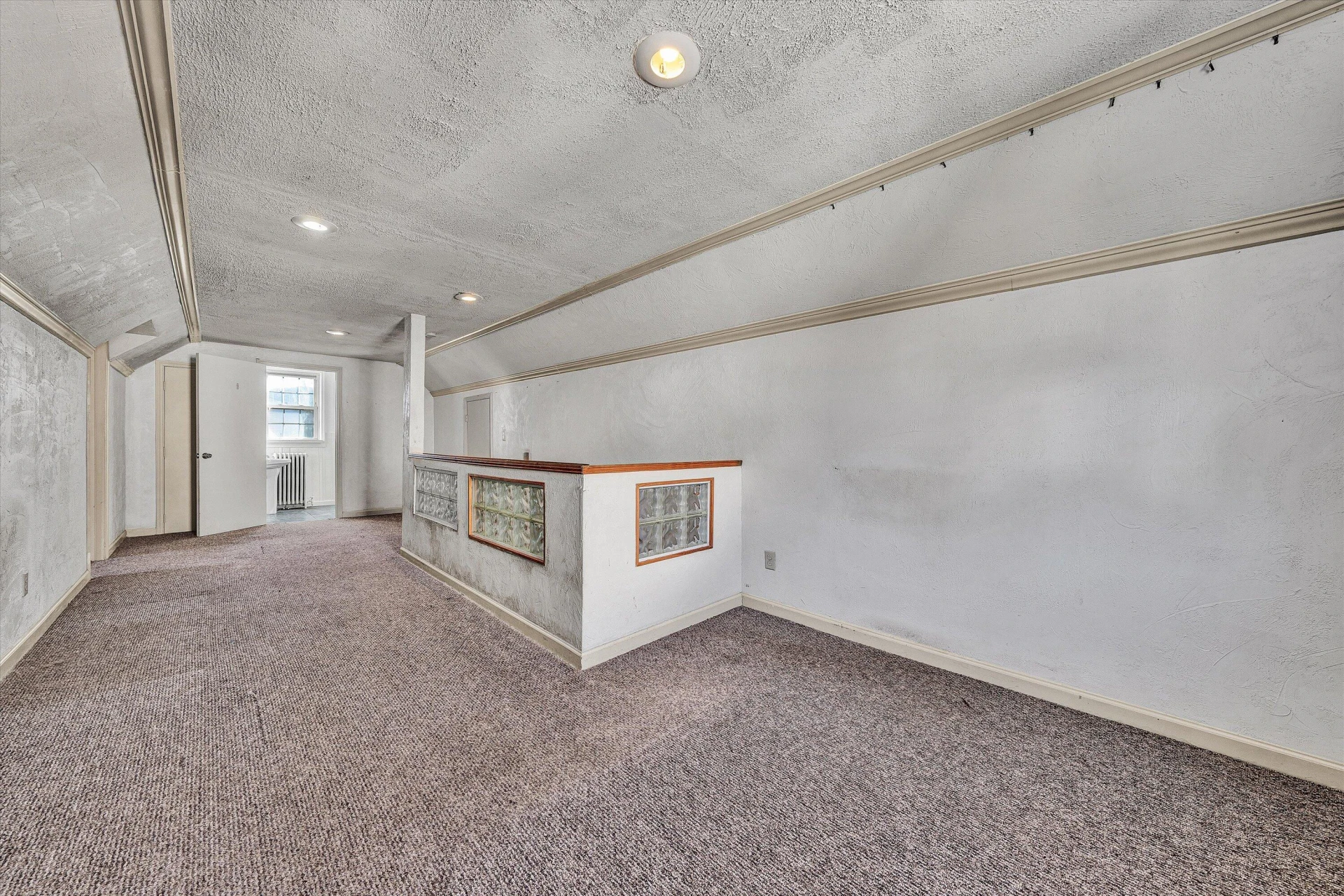 810 Windsor AVE - Photo 13