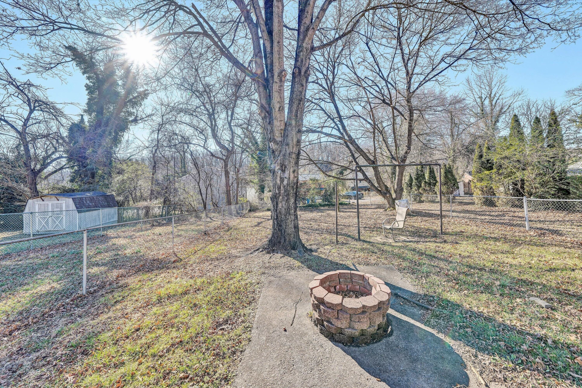 810 Windsor AVE - Photo 19