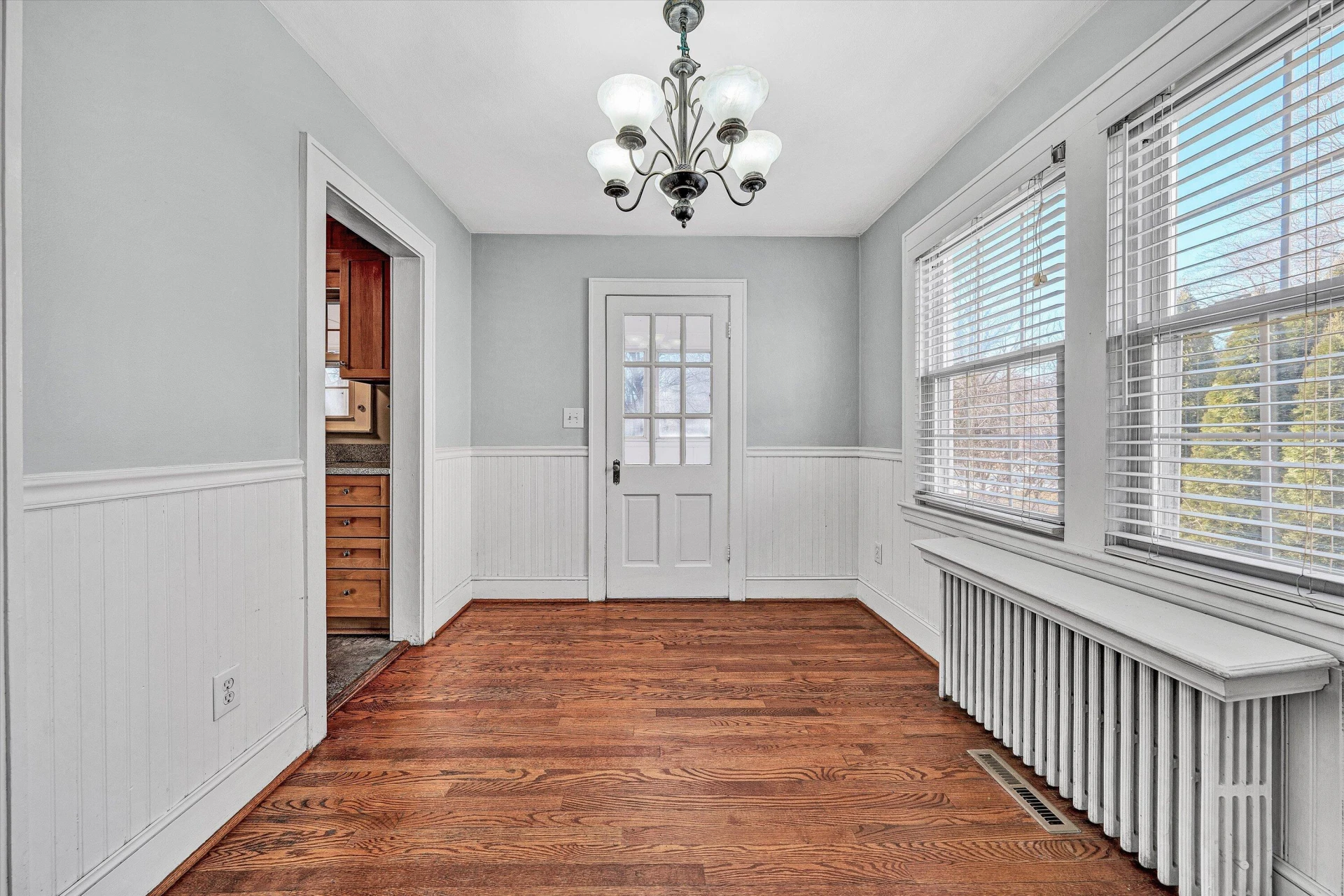 810 Windsor AVE - Photo 5