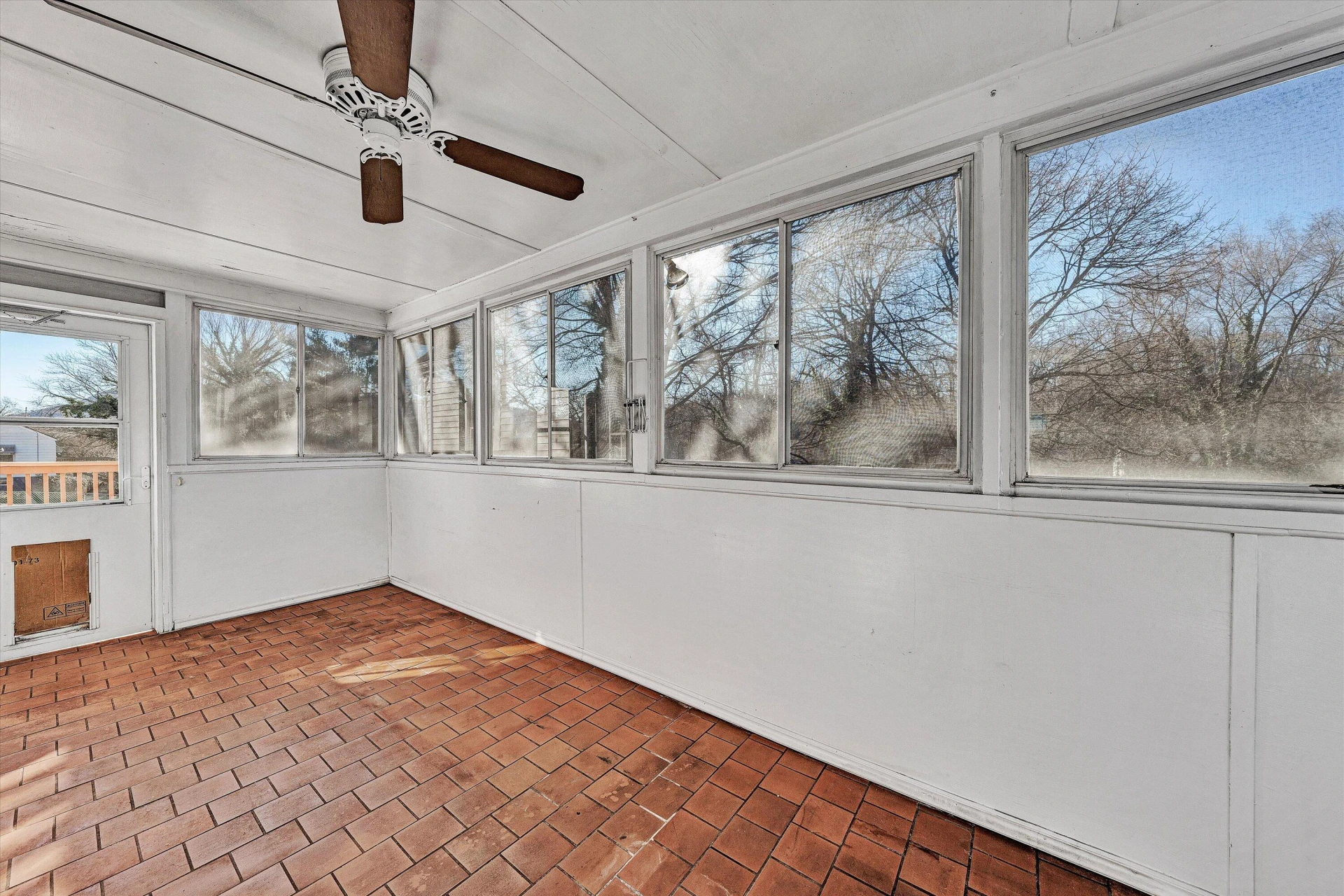810 Windsor AVE - Photo 8