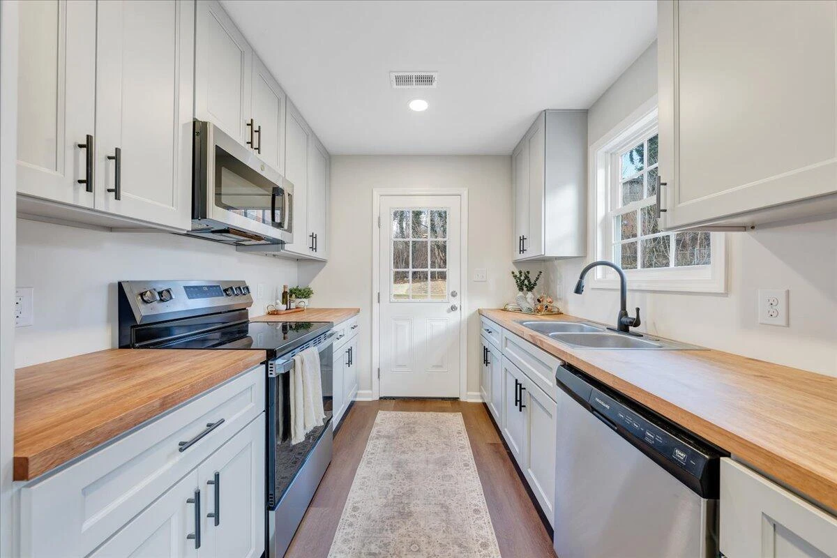 1814 Riverdale RD - Photo 15