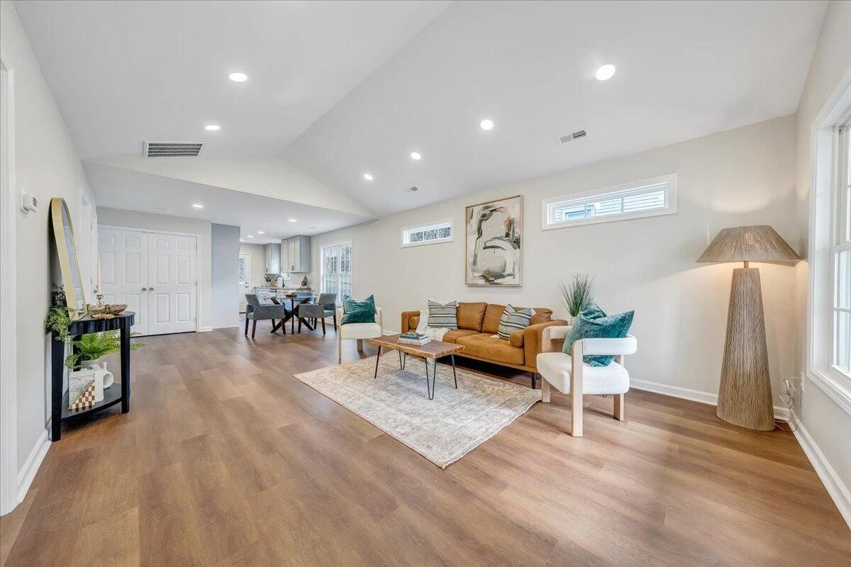1814 Riverdale RD - Photo 3