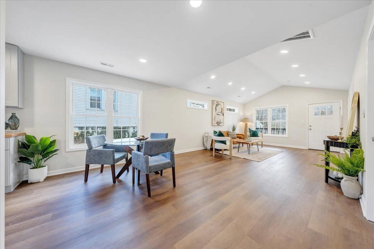 1814 Riverdale RD - Photo 5