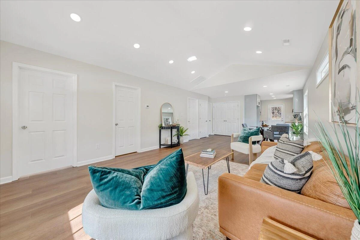 1814 Riverdale RD - Photo 9