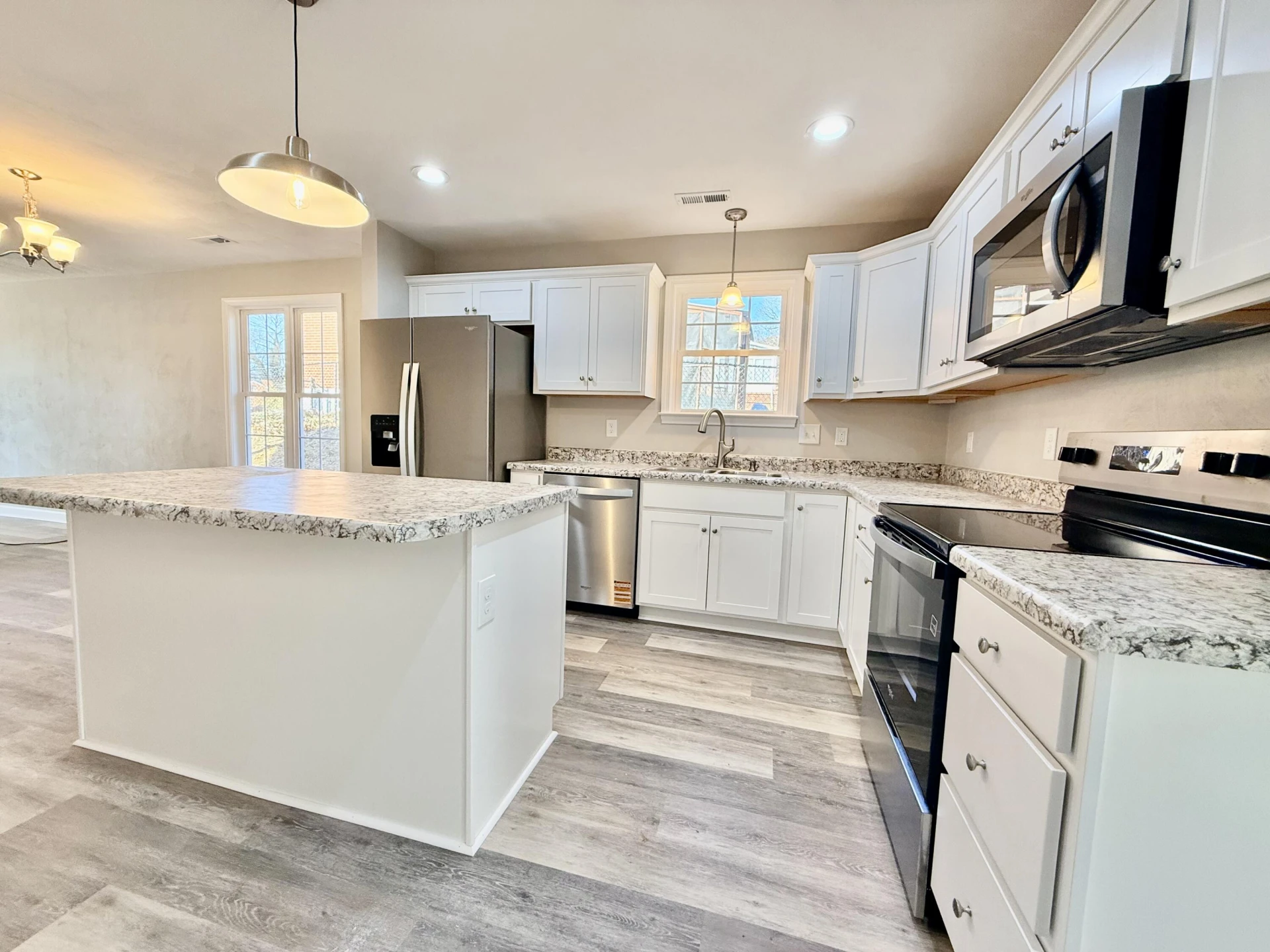 4305 Camille AVE - Photo 2