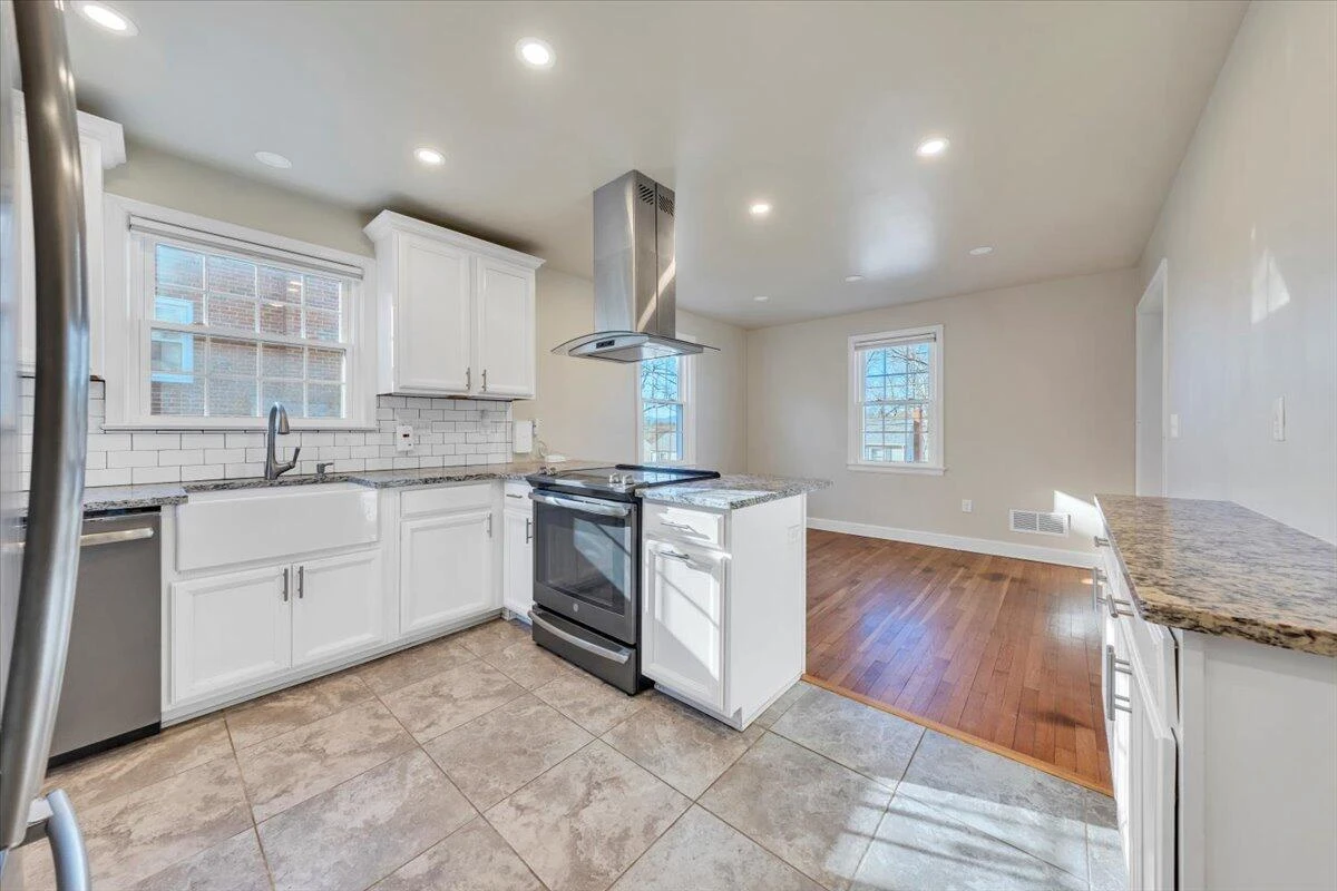 2554 ALBERTA AVE - Photo 10