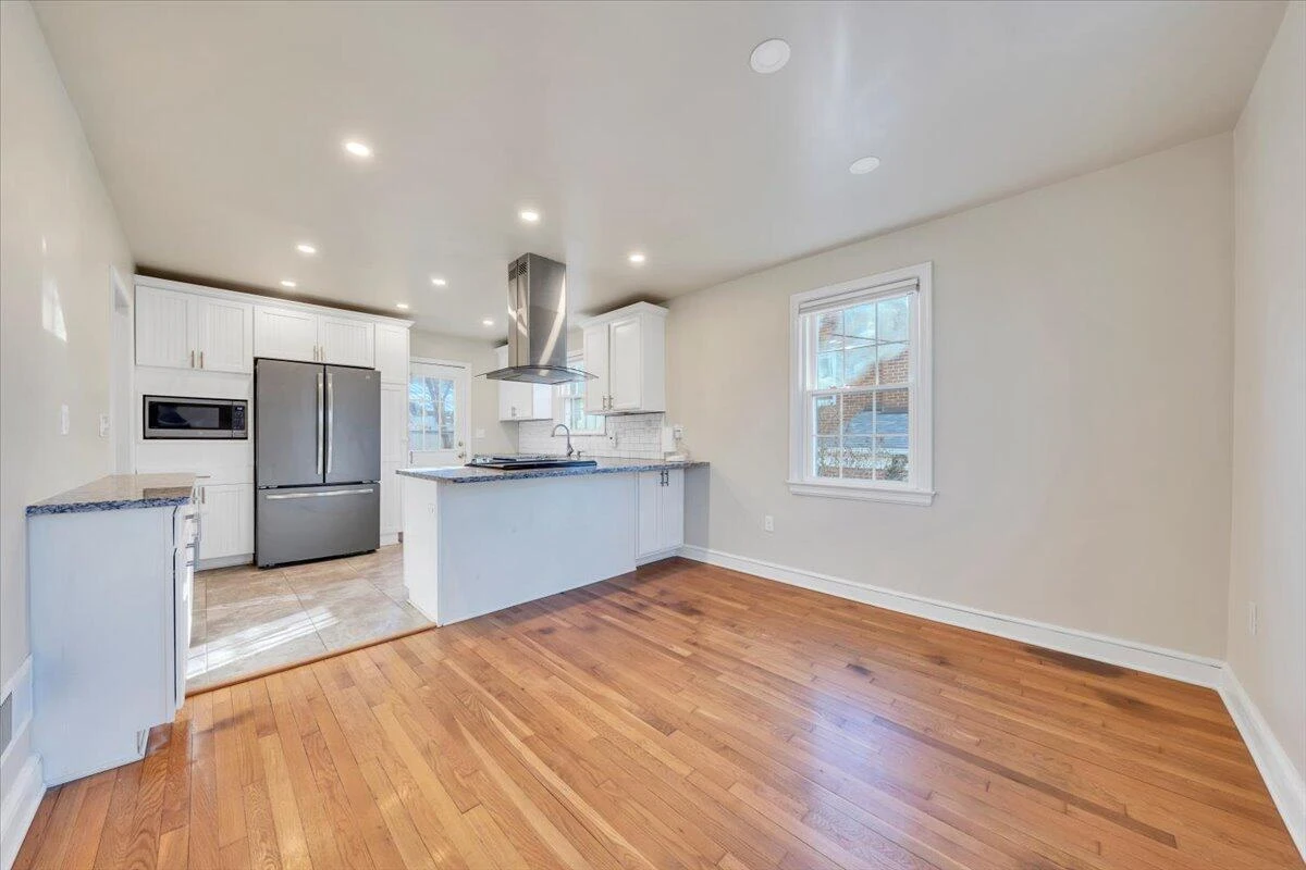 2554 ALBERTA AVE - Photo 11
