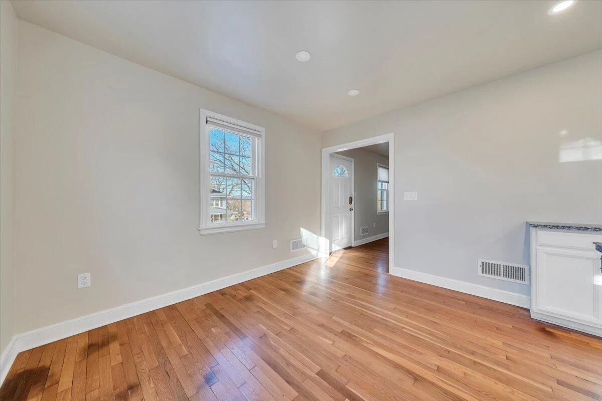 2554 ALBERTA AVE - Photo 13