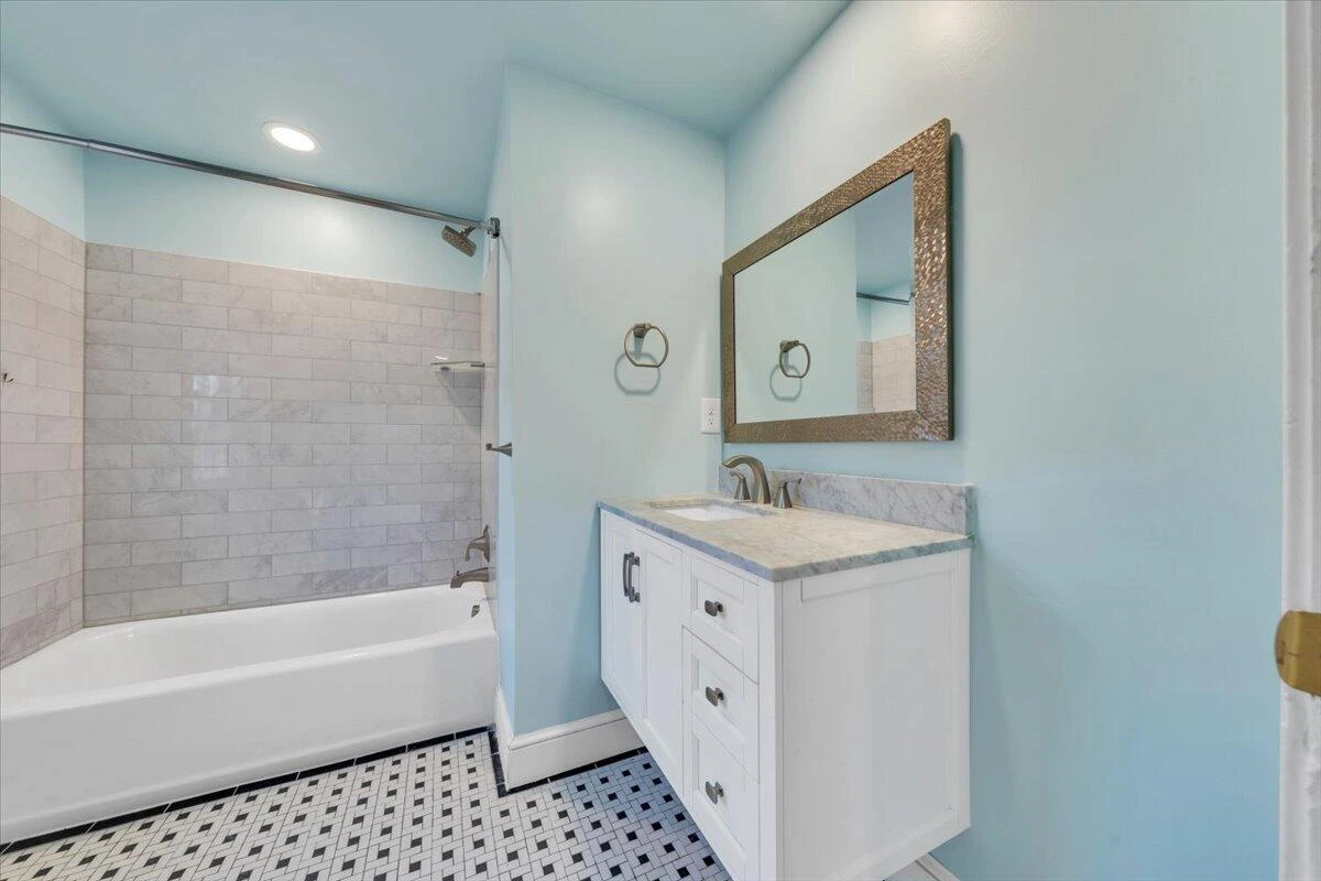 2554 ALBERTA AVE - Photo 16