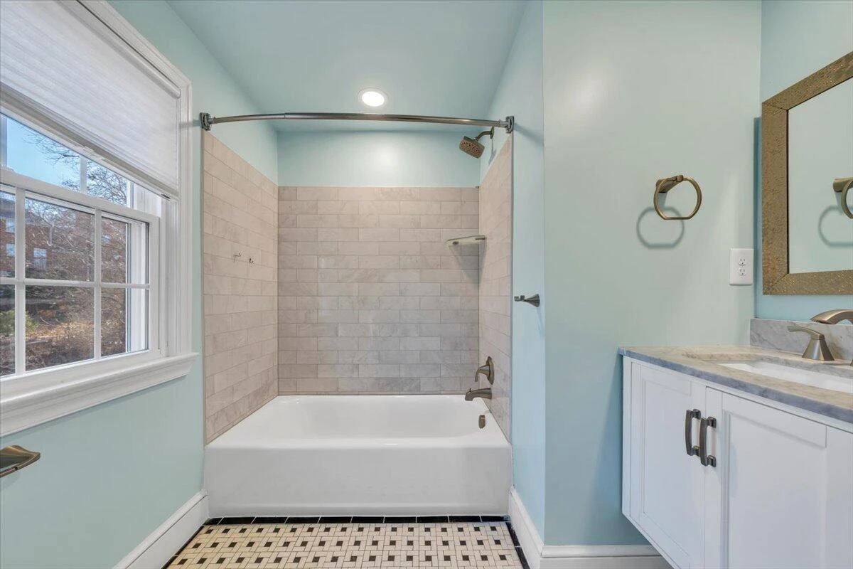 2554 ALBERTA AVE - Photo 17