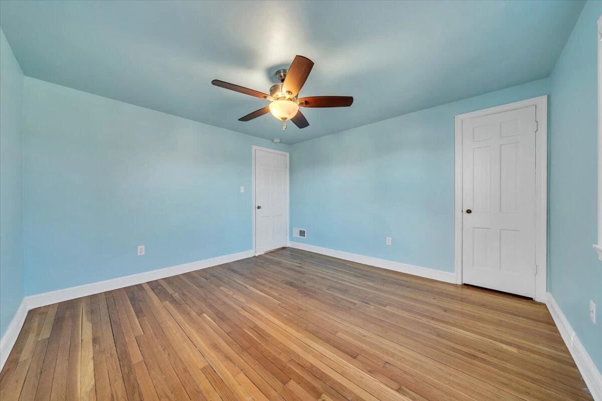 2554 ALBERTA AVE - Photo 19