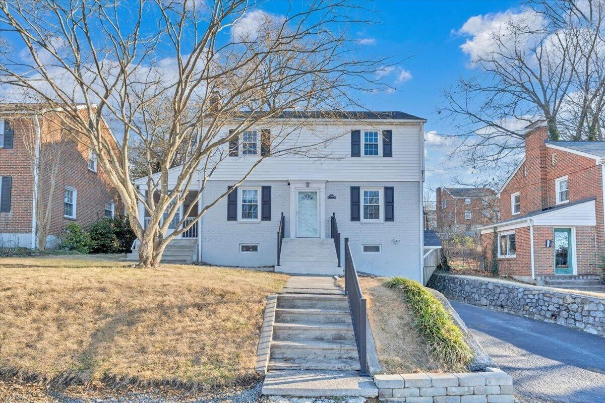 2554 ALBERTA AVE - Photo 2
