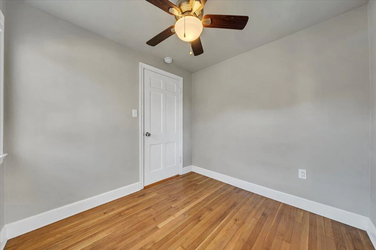 2554 ALBERTA AVE - Photo 21