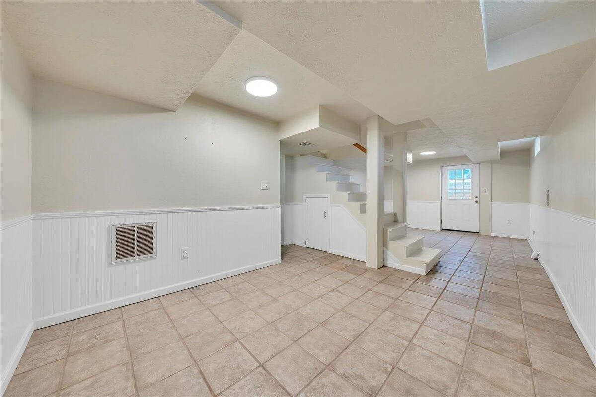 2554 ALBERTA AVE - Photo 22
