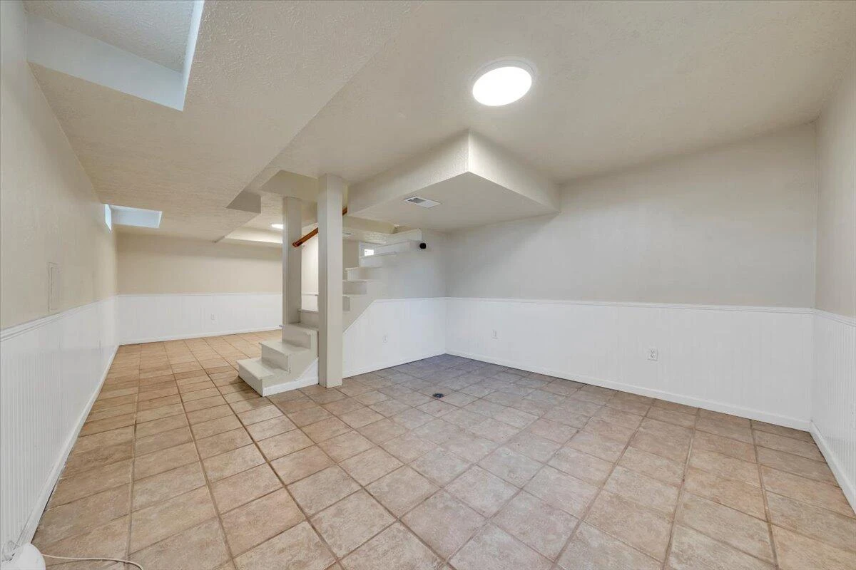 2554 ALBERTA AVE - Photo 23