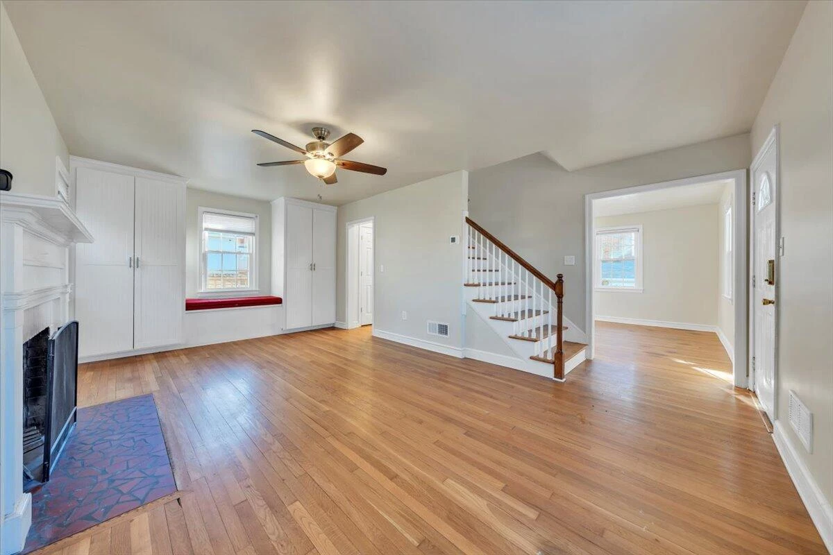 2554 ALBERTA AVE - Photo 4