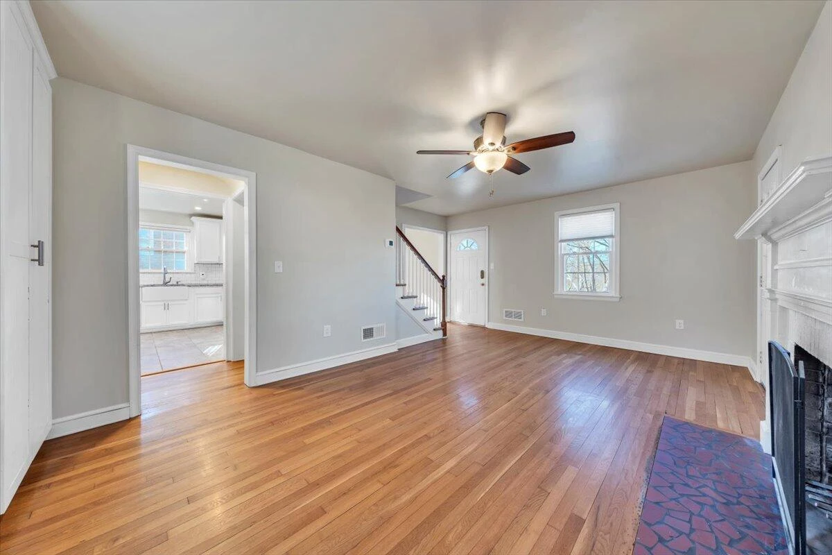 2554 ALBERTA AVE - Photo 5