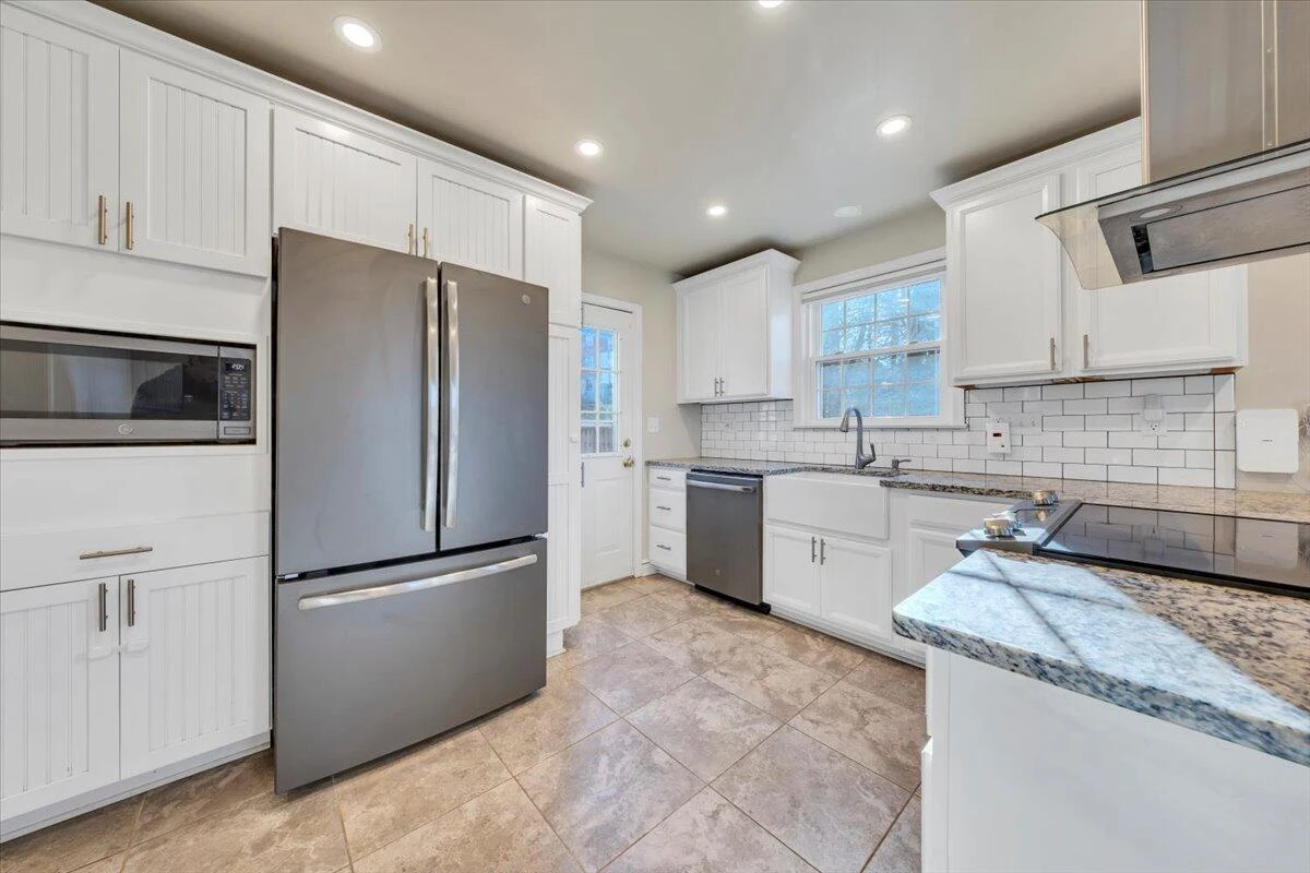 2554 ALBERTA AVE - Photo 6