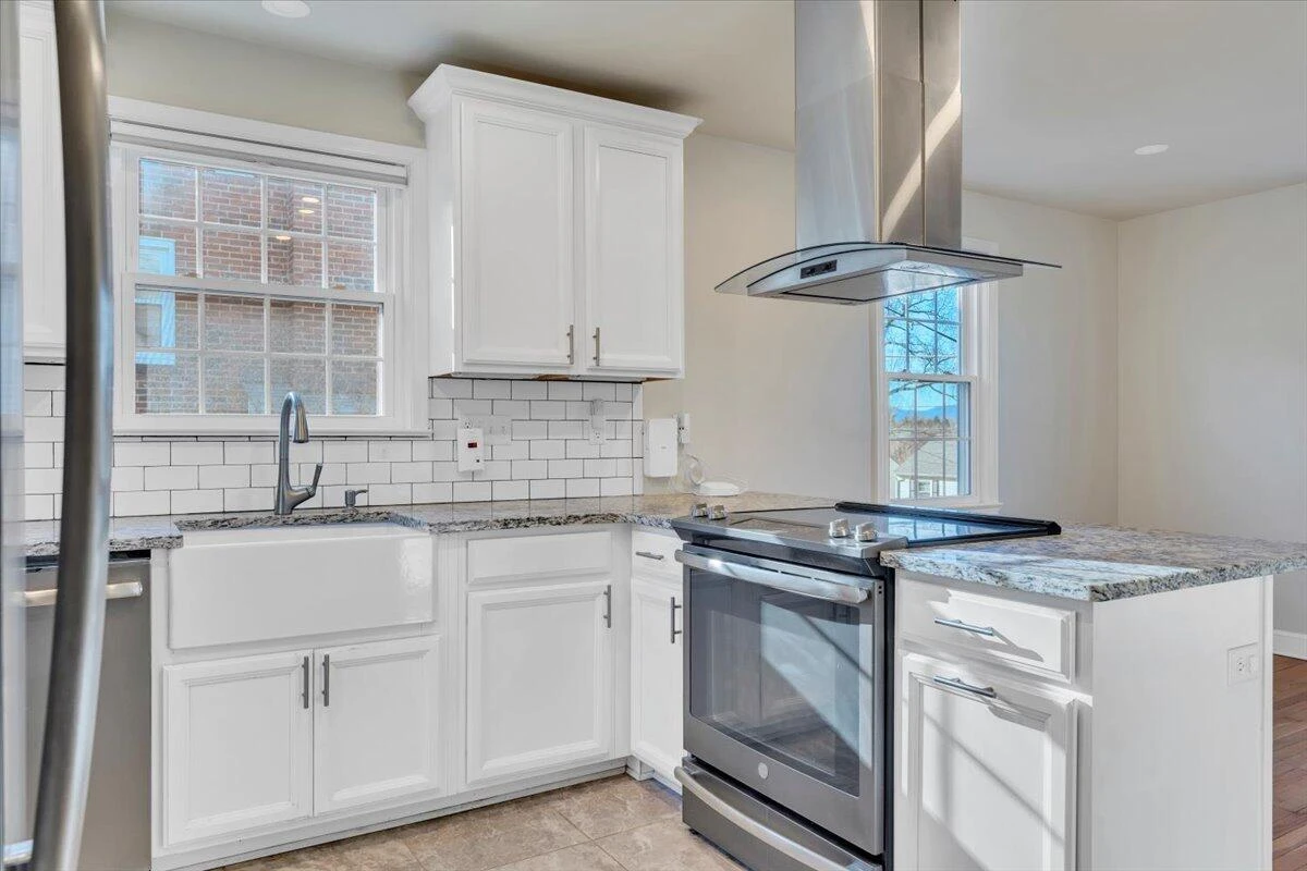 2554 ALBERTA AVE - Photo 7