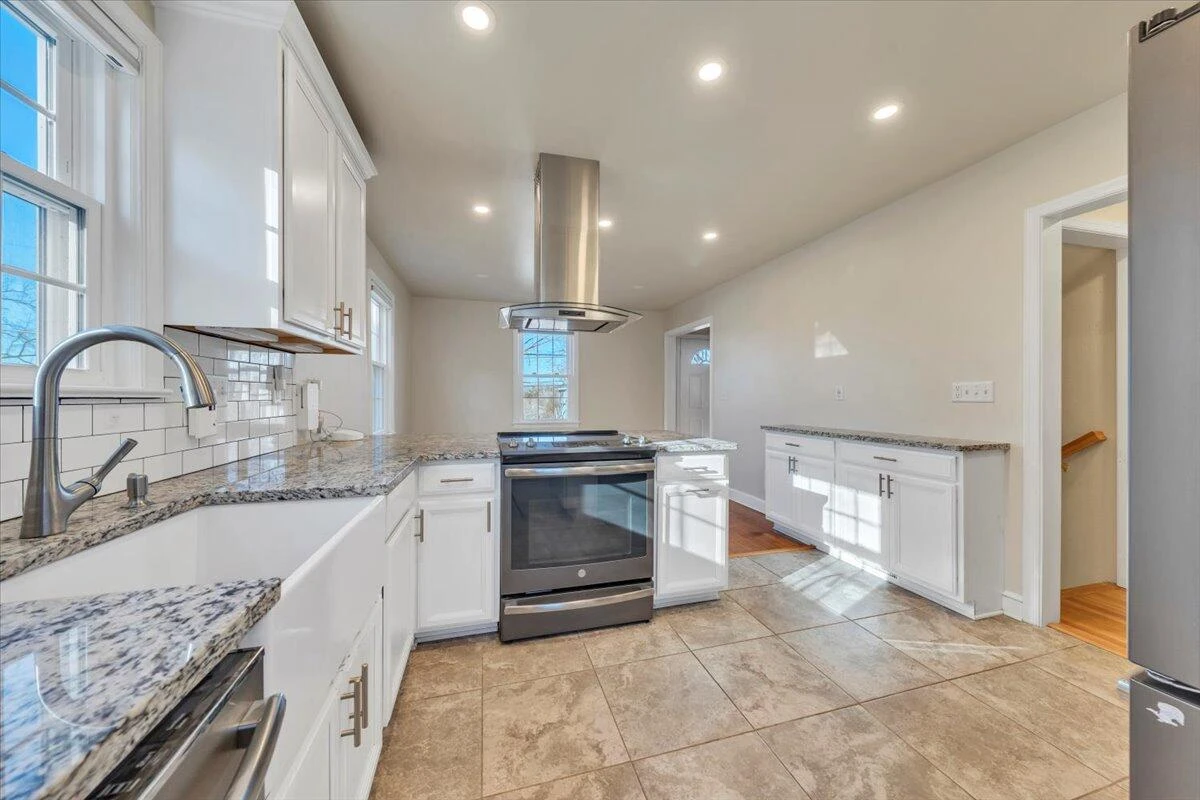2554 ALBERTA AVE - Photo 9