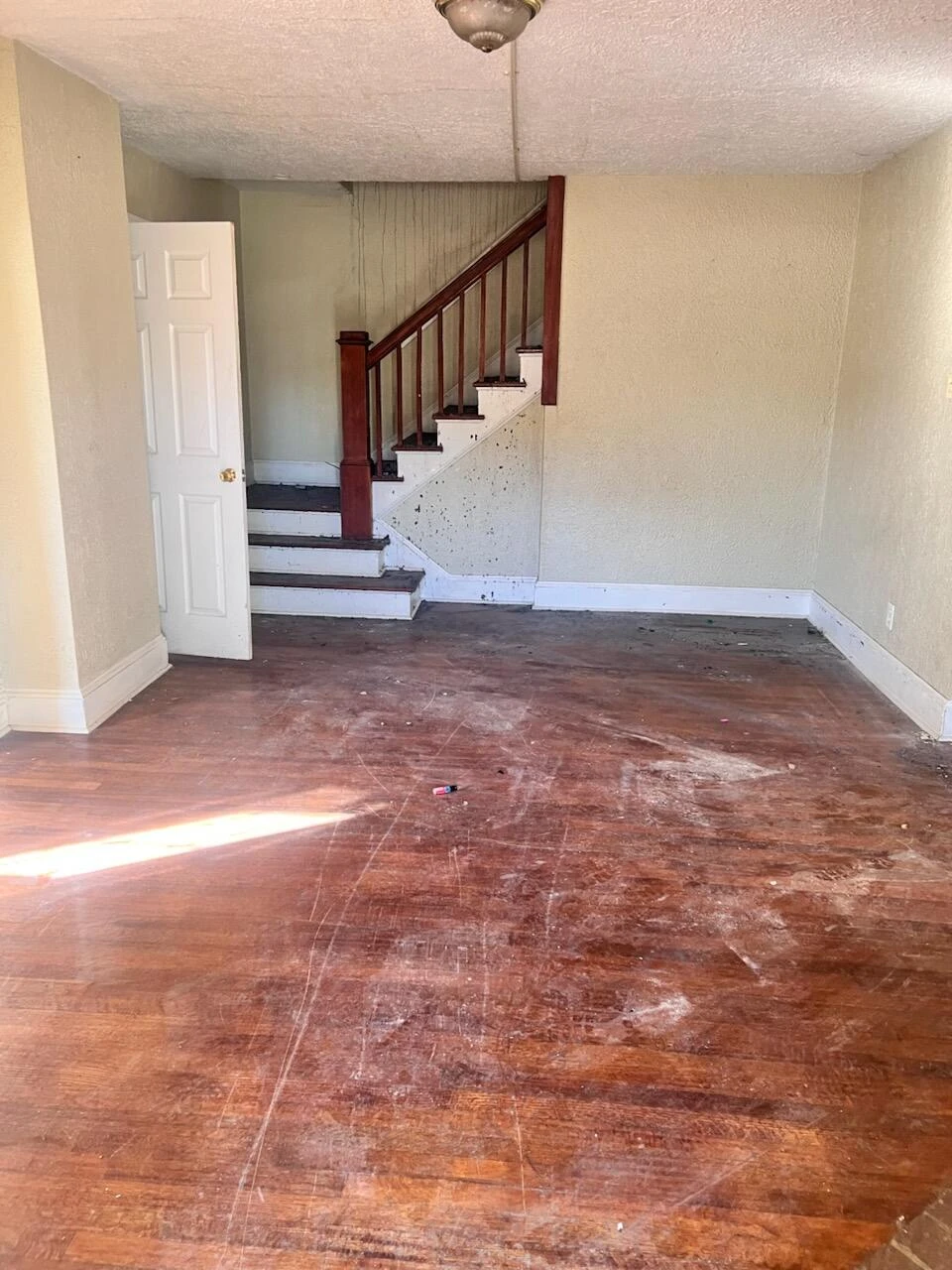 2208 10th ST - Photo 2