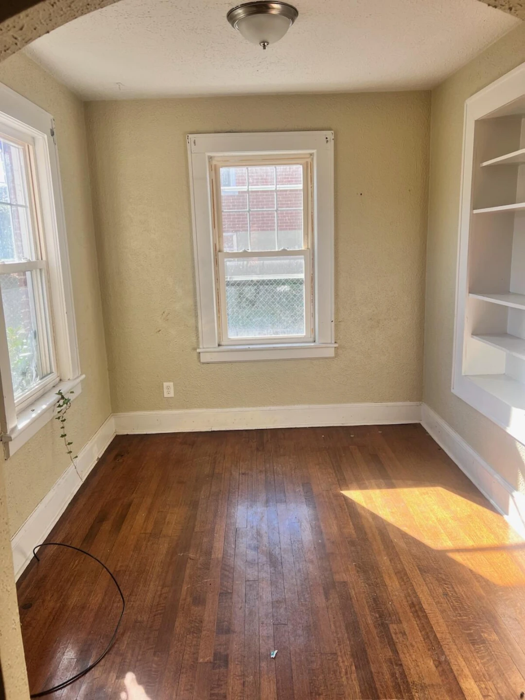 2208 10th ST - Photo 3
