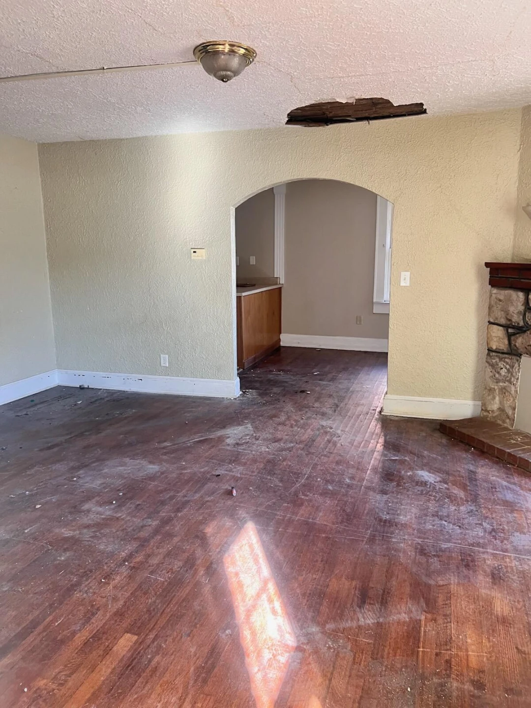2208 10th ST - Photo 4