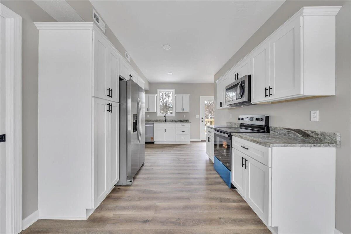 415 7th ST - Photo 10