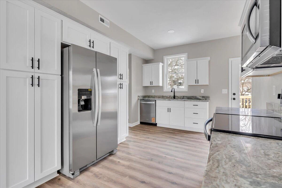 415 7th ST - Photo 13